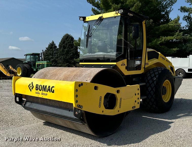 image for item DW2267 2017 Bomag BW211DH single drum vibratory roller