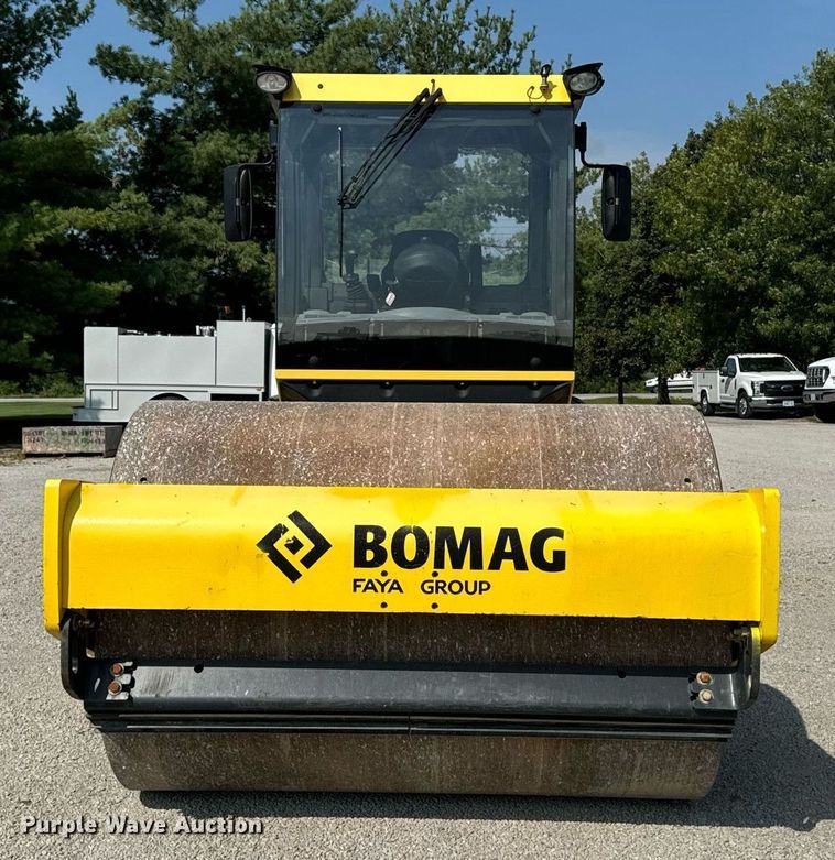 image for item DW2267 2017 Bomag BW211DH single drum vibratory roller