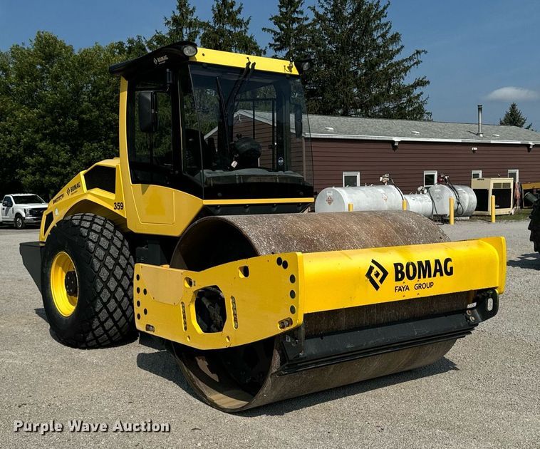 image for item DW2267 2017 Bomag BW211DH single drum vibratory roller