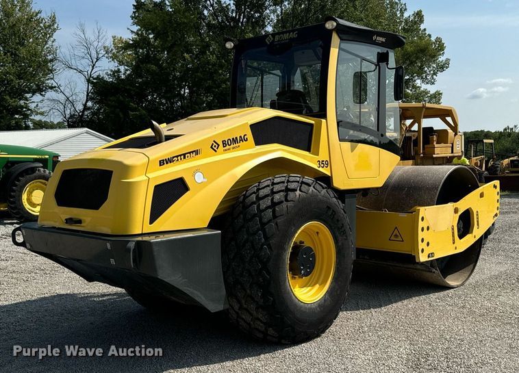 image for item DW2267 2017 Bomag BW211DH single drum vibratory roller