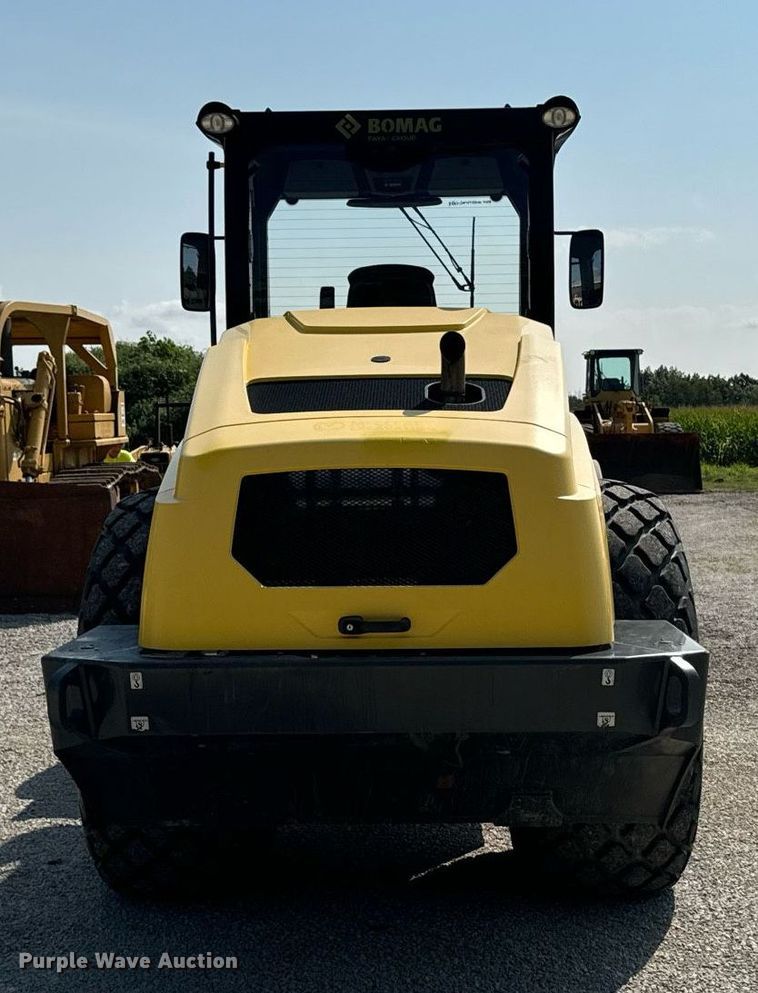 image for item DW2267 2017 Bomag BW211DH single drum vibratory roller