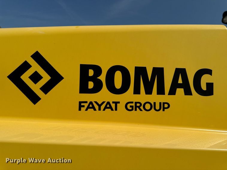 image for item DW2267 2017 Bomag BW211DH single drum vibratory roller