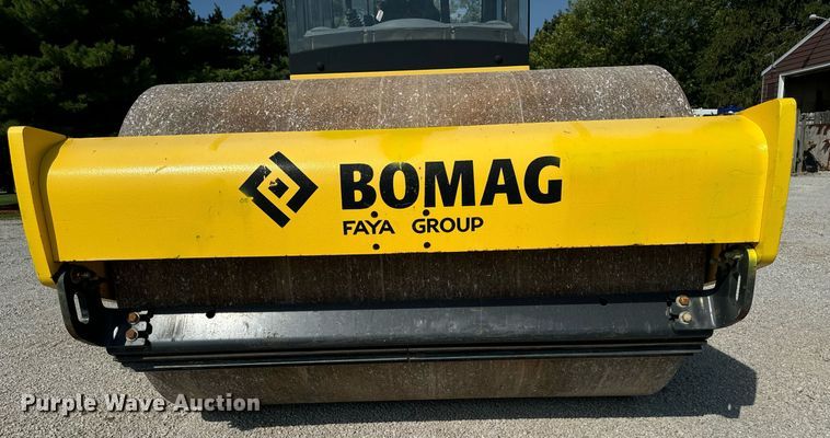 image for item DW2267 2017 Bomag BW211DH single drum vibratory roller