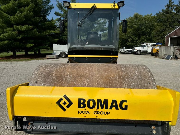 image for item DW2267 2017 Bomag BW211DH single drum vibratory roller