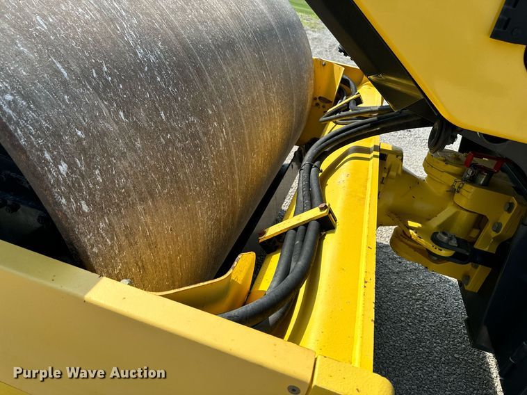 image for item DW2267 2017 Bomag BW211DH single drum vibratory roller