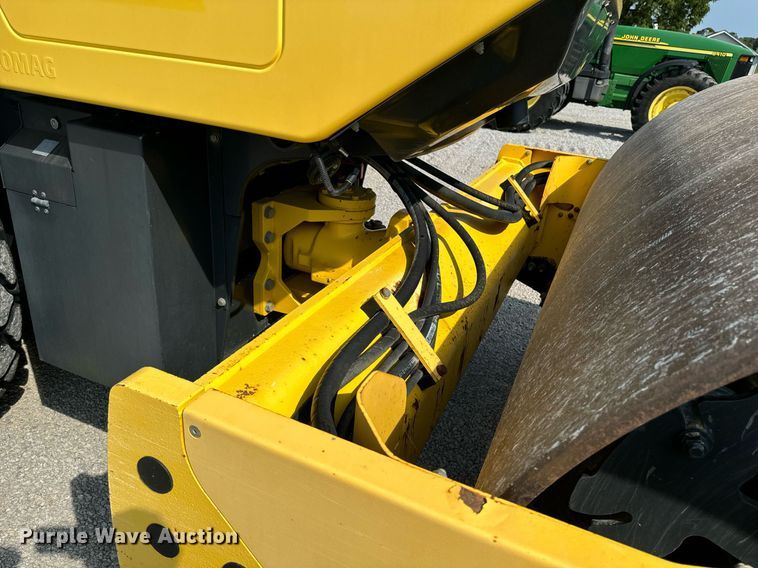 image for item DW2267 2017 Bomag BW211DH single drum vibratory roller