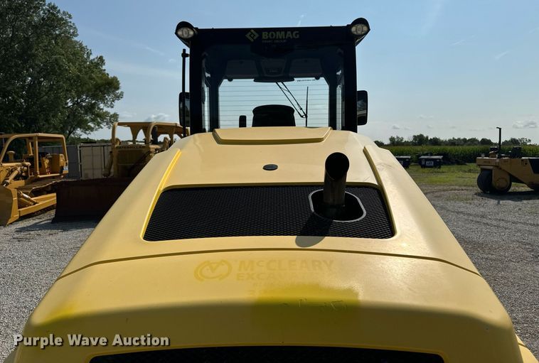 image for item DW2267 2017 Bomag BW211DH single drum vibratory roller