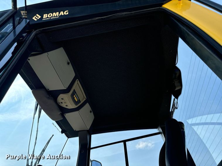 image for item DW2267 2017 Bomag BW211DH single drum vibratory roller