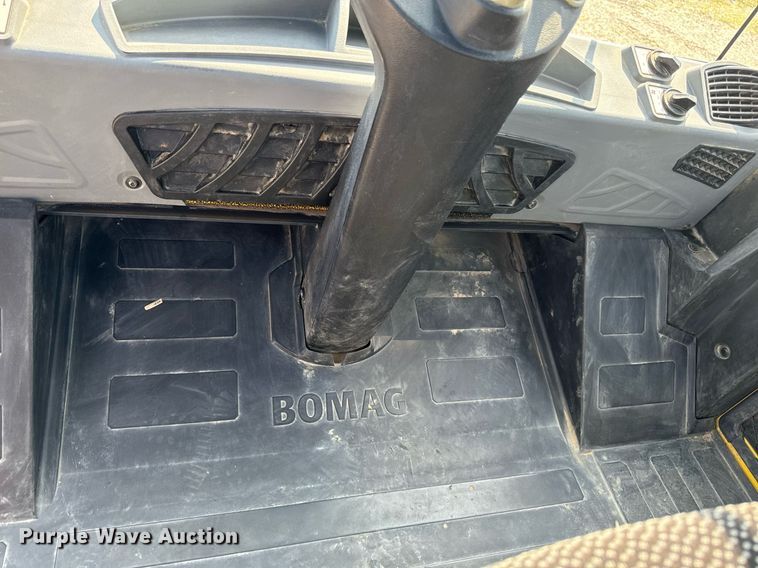 image for item DW2267 2017 Bomag BW211DH single drum vibratory roller