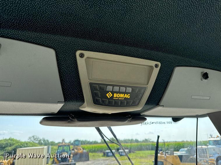 image for item DW2267 2017 Bomag BW211DH single drum vibratory roller