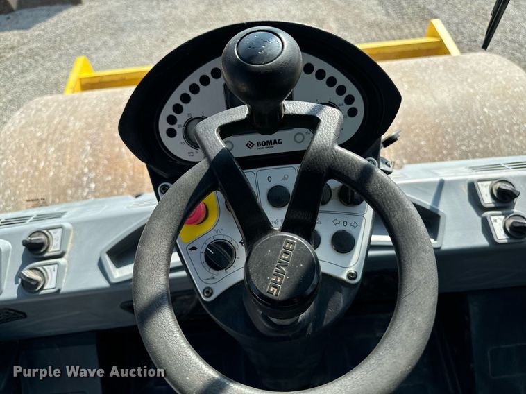 image for item DW2267 2017 Bomag BW211DH single drum vibratory roller