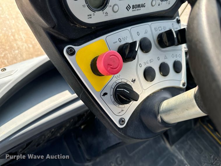 image for item DW2267 2017 Bomag BW211DH single drum vibratory roller