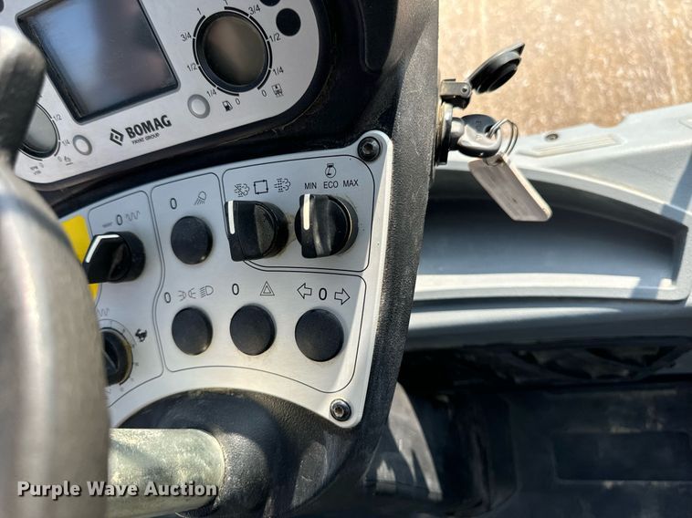 image for item DW2267 2017 Bomag BW211DH single drum vibratory roller