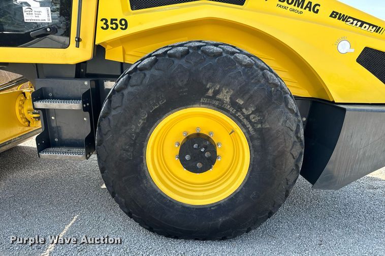 image for item DW2267 2017 Bomag BW211DH single drum vibratory roller