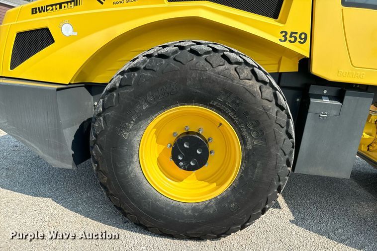image for item DW2267 2017 Bomag BW211DH single drum vibratory roller