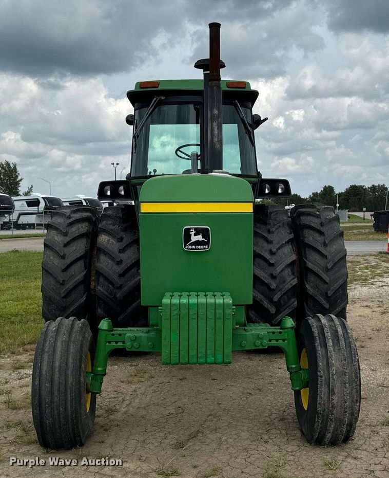 image for item DW2269 1981 John Deere 4640 tractor