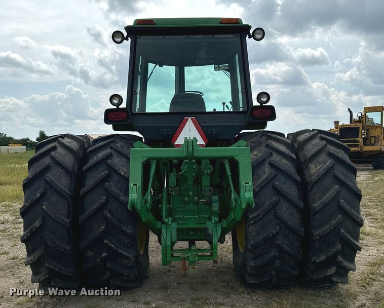 image for item DW2269 1981 John Deere 4640 tractor