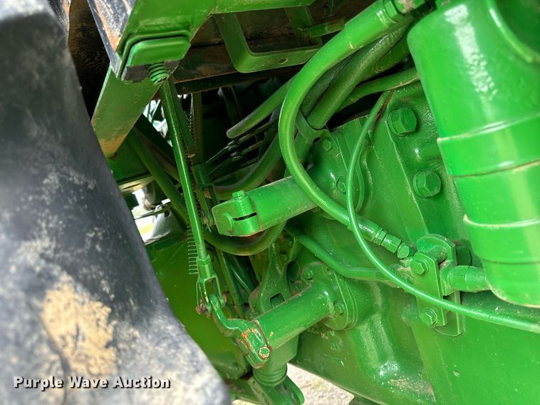 image for item DW2269 1981 John Deere 4640 tractor