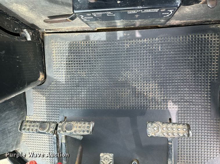 image for item DW2269 1981 John Deere 4640 tractor