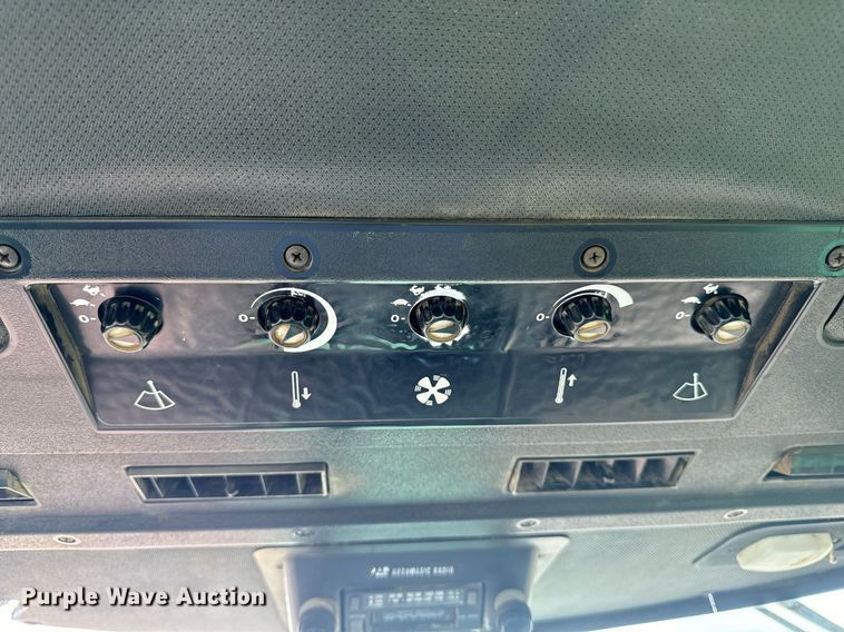 image for item DW2269 1981 John Deere 4640 tractor