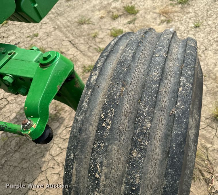 image for item DW2269 1981 John Deere 4640 tractor