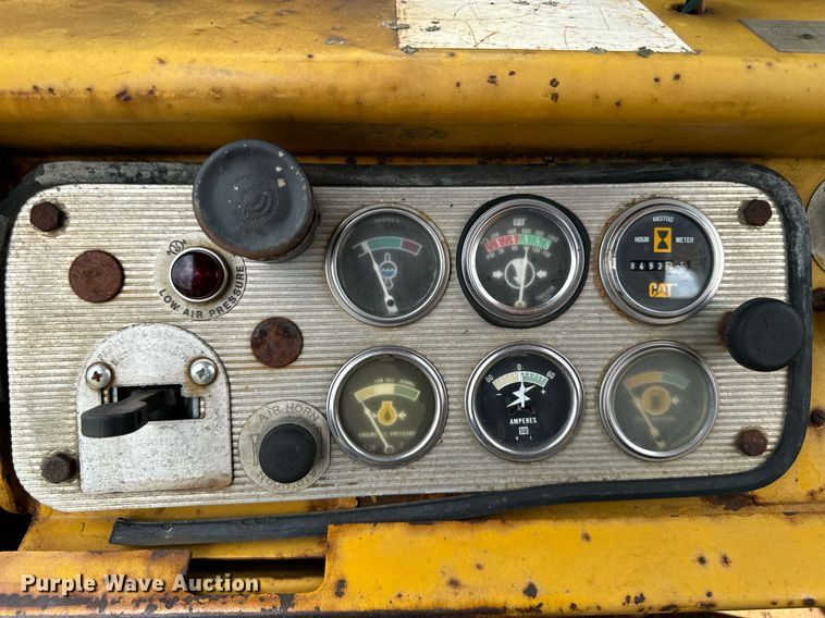 image for item DW2270 1978 Caterpillar 621B conventional scraper 