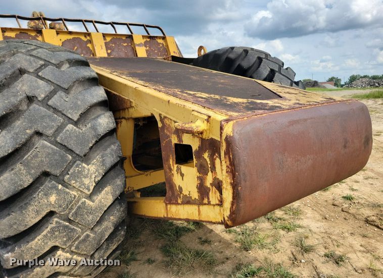 image for item DW2271 1978 Caterpillar 621B conventional scraper 