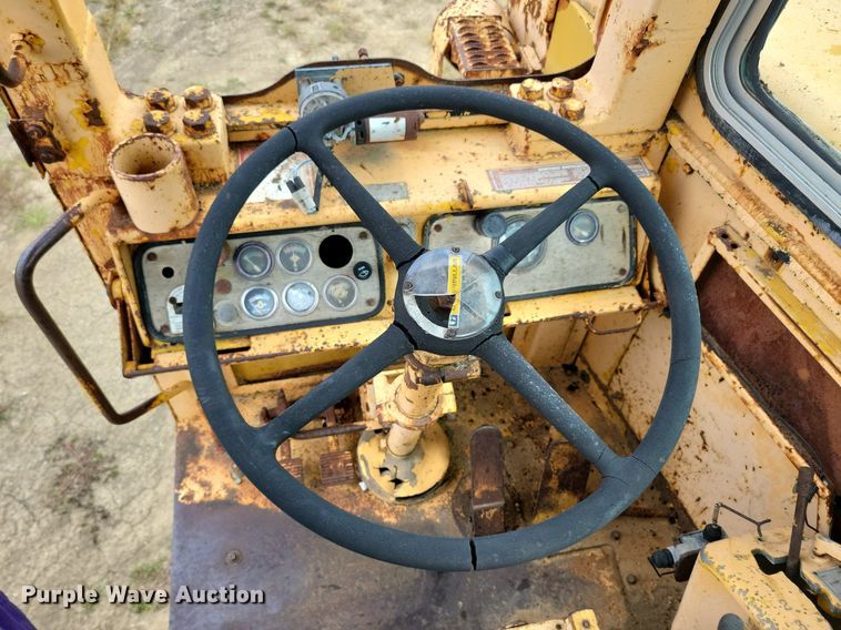 image for item DW2271 1978 Caterpillar 621B conventional scraper 