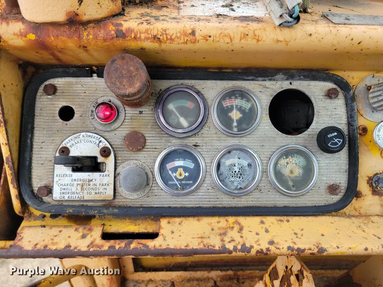 image for item DW2271 1978 Caterpillar 621B conventional scraper 