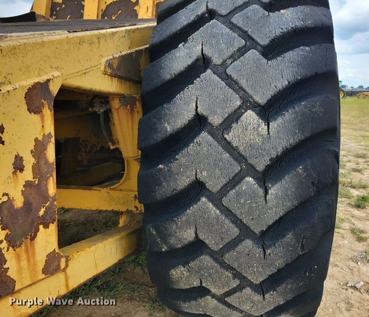 image for item DW2271 1978 Caterpillar 621B conventional scraper 