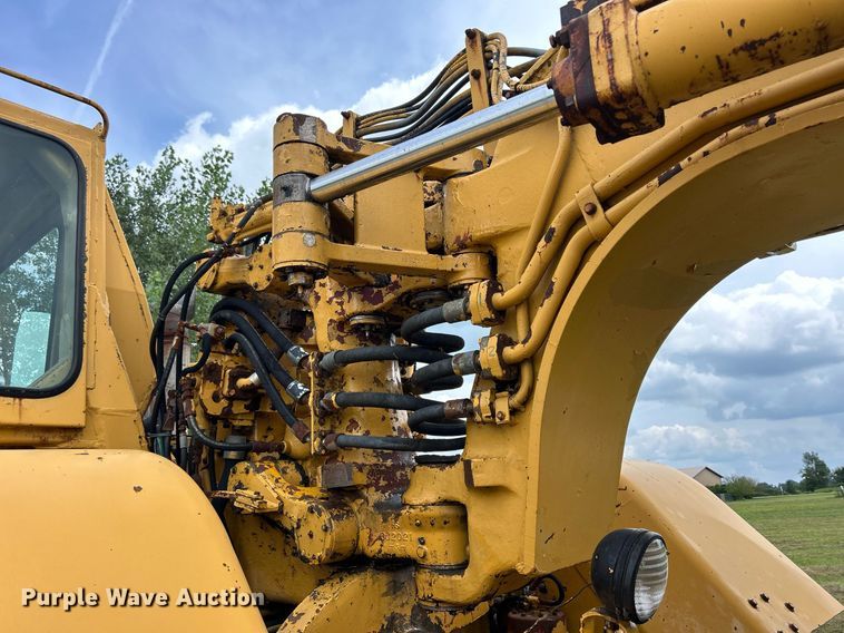 image for item DW2272 1973 Caterpillar  627 conventional scraper 