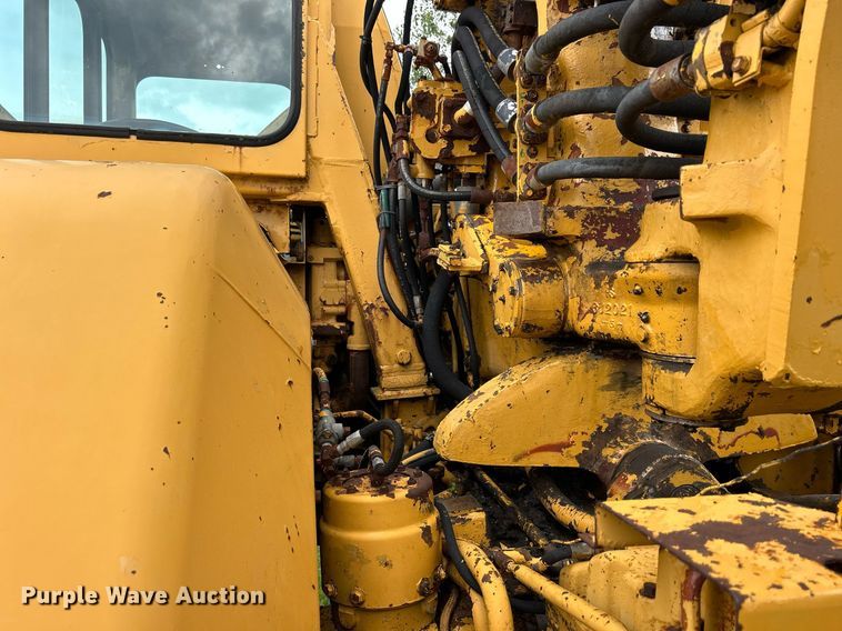 image for item DW2272 1973 Caterpillar  627 conventional scraper 