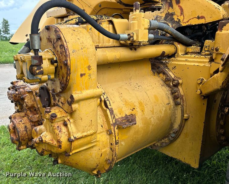image for item DW2272 1973 Caterpillar  627 conventional scraper 