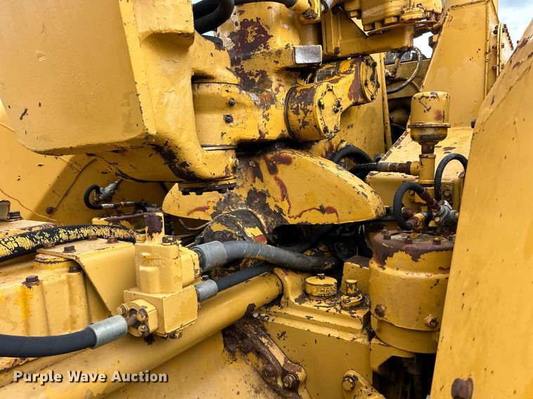 image for item DW2272 1973 Caterpillar  627 conventional scraper 