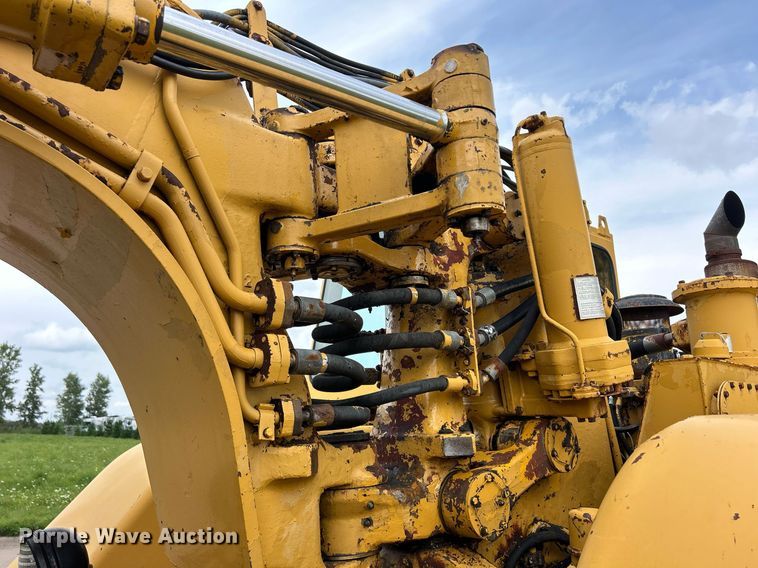 image for item DW2272 1973 Caterpillar  627 conventional scraper 