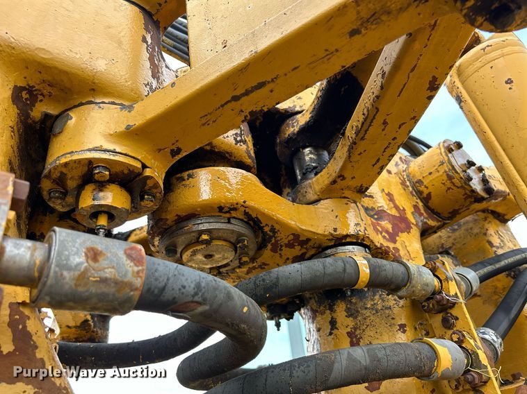 image for item DW2272 1973 Caterpillar  627 conventional scraper 