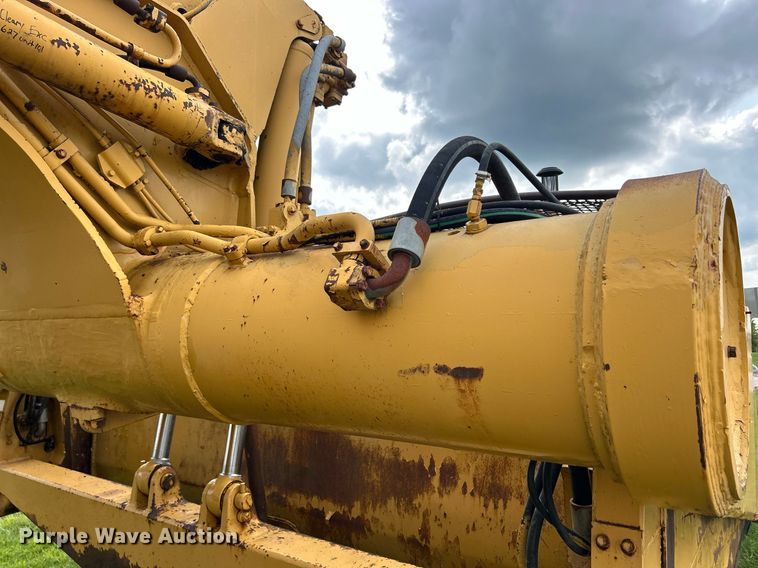 image for item DW2272 1973 Caterpillar  627 conventional scraper 