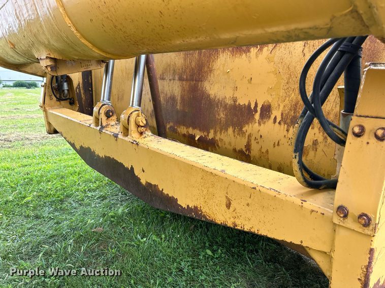image for item DW2272 1973 Caterpillar  627 conventional scraper 