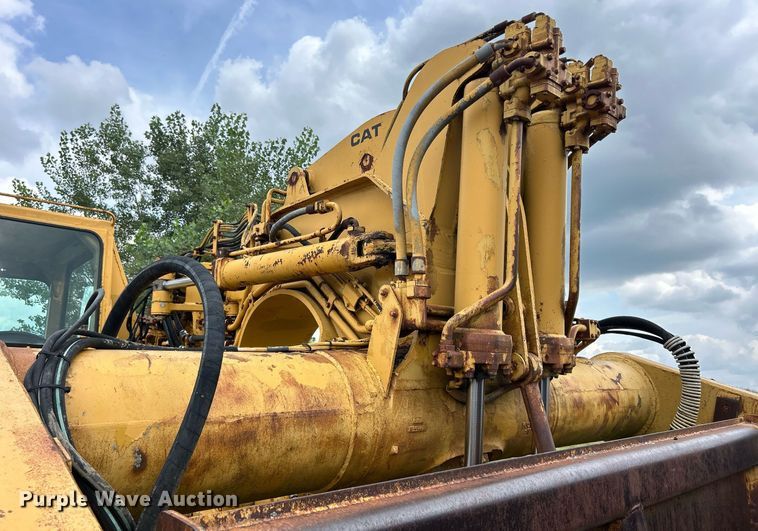 image for item DW2272 1973 Caterpillar  627 conventional scraper 