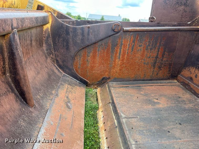 image for item DW2272 1973 Caterpillar  627 conventional scraper 