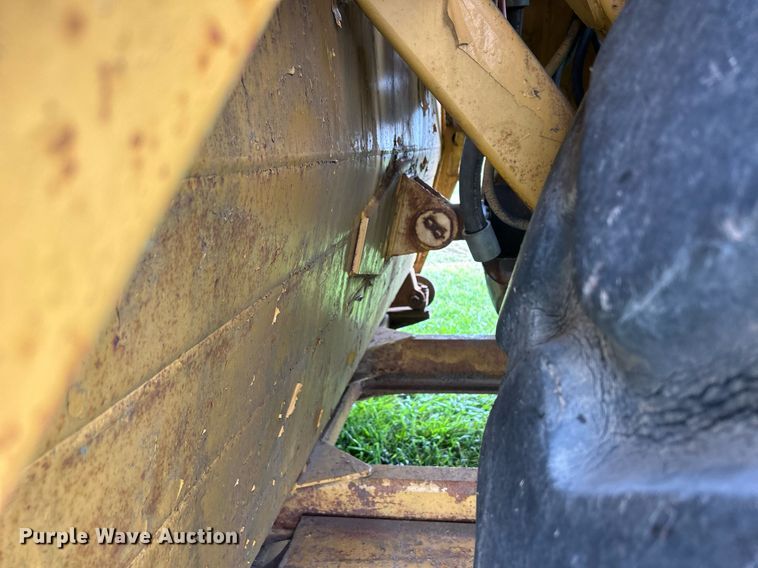 image for item DW2272 1973 Caterpillar  627 conventional scraper 