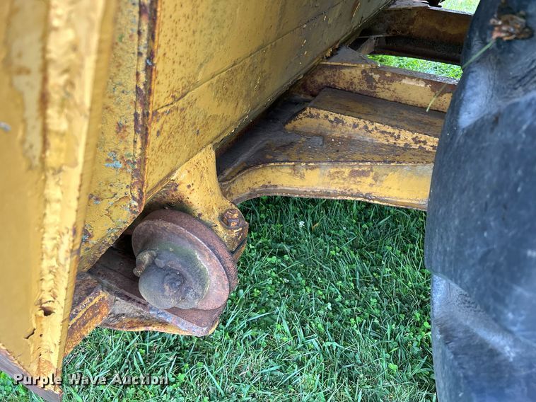 image for item DW2272 1973 Caterpillar  627 conventional scraper 