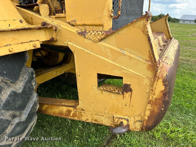 image for item DW2272 1973 Caterpillar  627 conventional scraper 