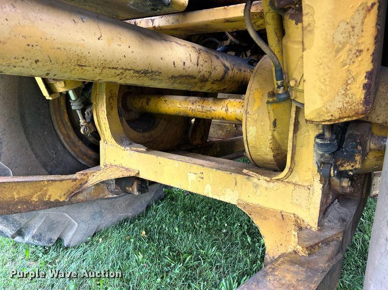 image for item DW2272 1973 Caterpillar  627 conventional scraper 