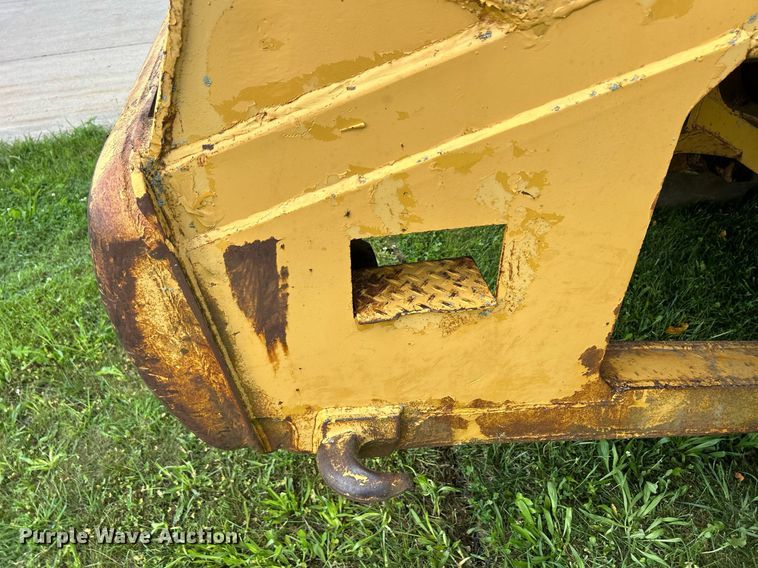 image for item DW2272 1973 Caterpillar  627 conventional scraper 