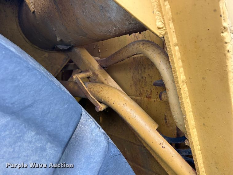 image for item DW2272 1973 Caterpillar  627 conventional scraper 