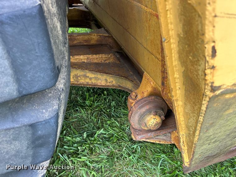 image for item DW2272 1973 Caterpillar  627 conventional scraper 