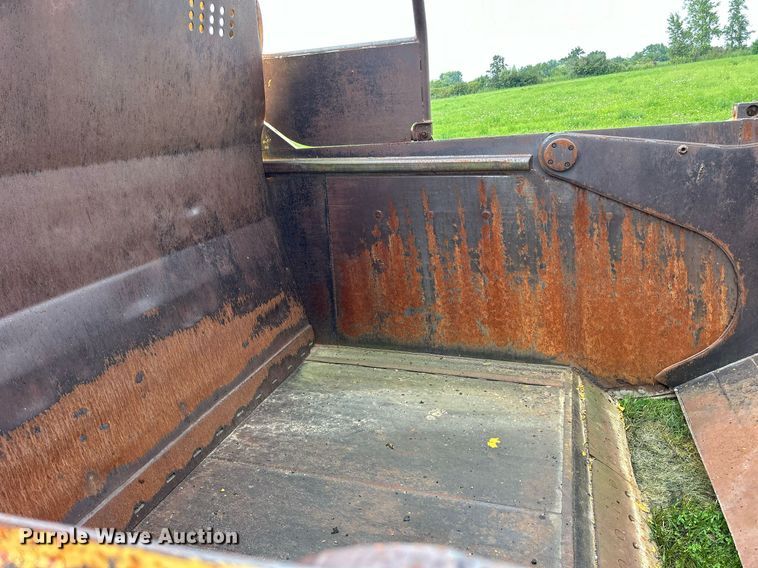 image for item DW2272 1973 Caterpillar  627 conventional scraper 