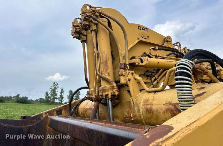 image for item DW2272 1973 Caterpillar  627 conventional scraper 