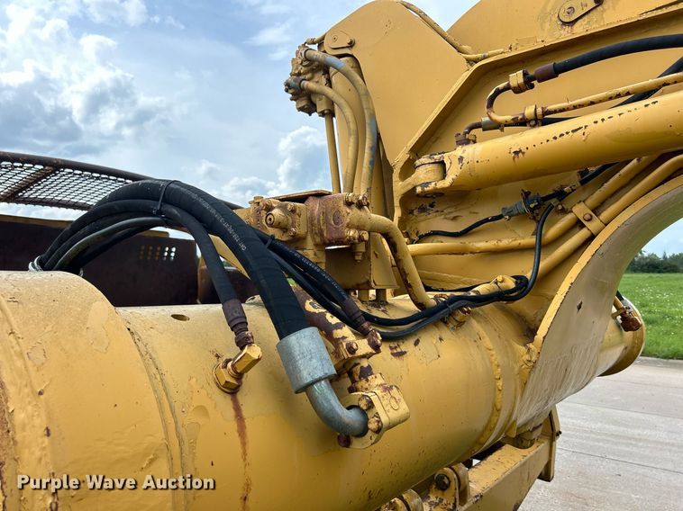 image for item DW2272 1973 Caterpillar  627 conventional scraper 